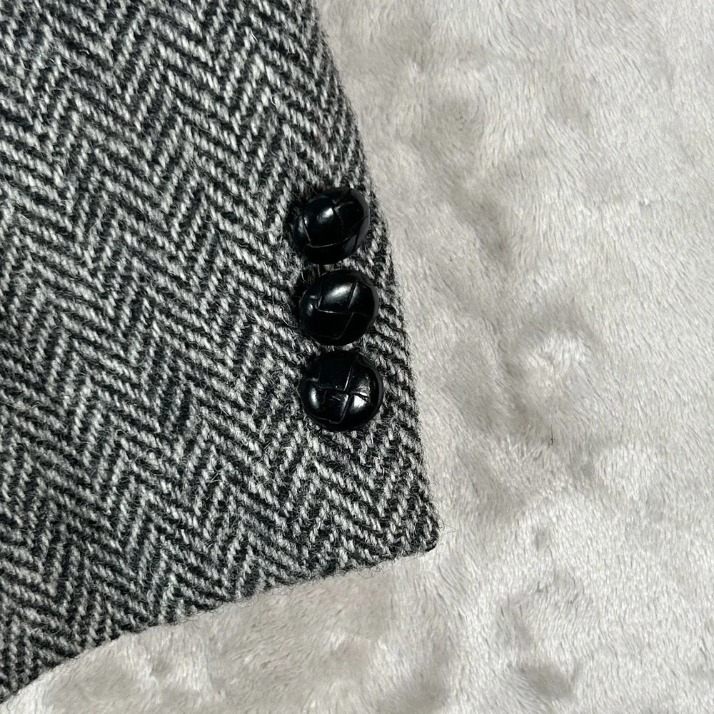 VTG Harris Tweed Blazer Mens 40R Gray Herringbone Wool Handwoven Sport Coat